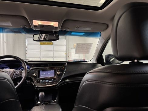 Used 2016 Toyota Avalon Limited image 22