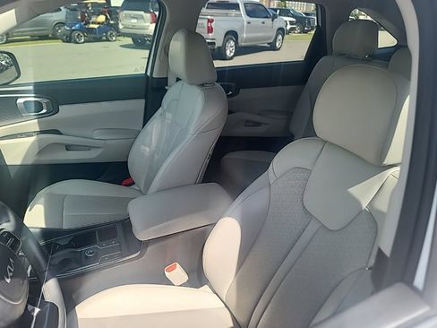 Certified 2022 Kia Sorento S w/ Panoramic Sunroof Package FWD image 8