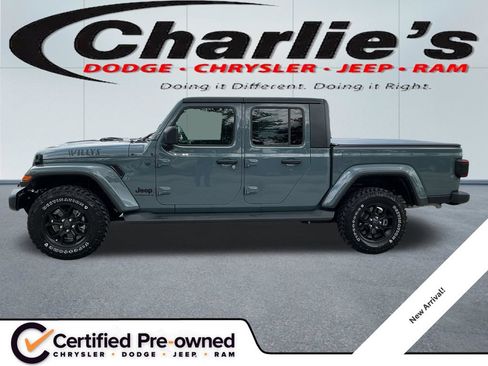Certified 2025 Jeep Gladiator Sport AWD/4WD image 1
