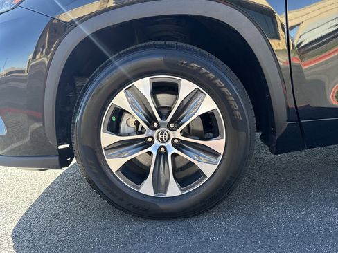 Used 2023 Toyota Highlander XLE image 36