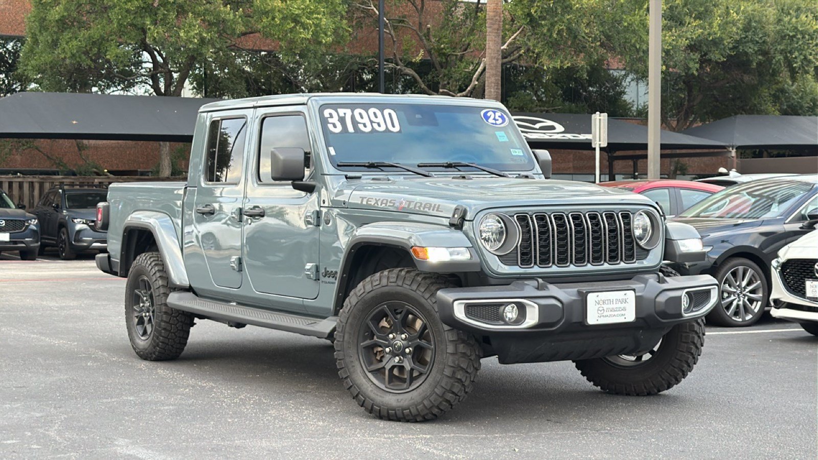 Used 2025 Jeep Gladiator Sport AWD/4WD image 2