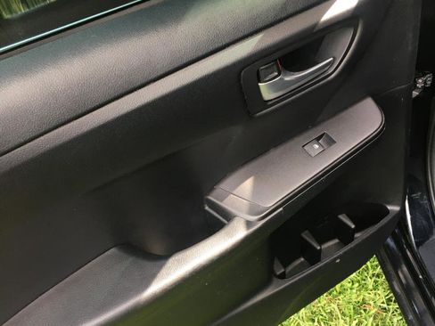 Used 2017 Toyota Camry SE w/ Moonroof Package image 11