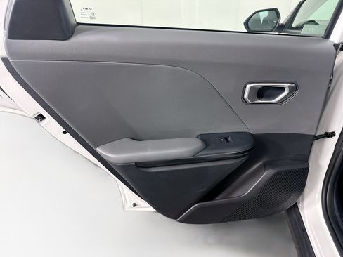 Used 2025 Kia K4 FWD image 25