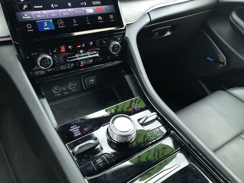 Used 2023 Jeep Grand Cherokee L Overland w/ Advanced Protech Group III image 28