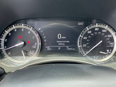 Used 2020 Toyota Highlander XLE AWD/4WD image 20