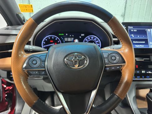 Used 2020 Toyota Avalon Limited image 24