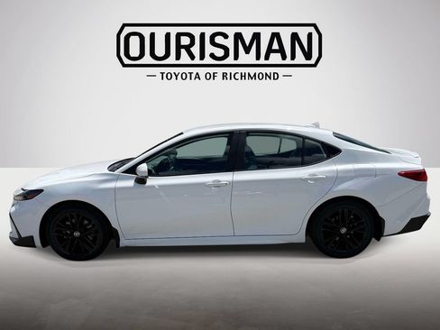 Used 2025 Toyota Camry SE w/ Convenience Package FWD image 6