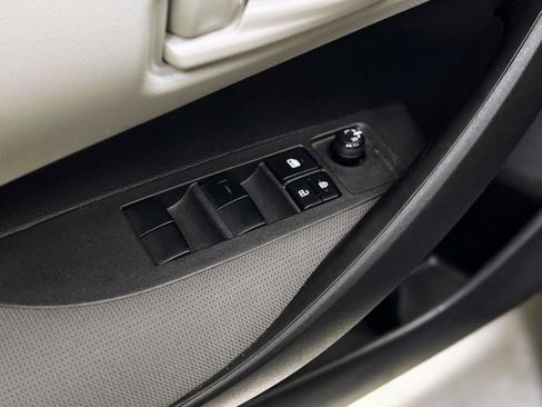 Used 2022 Toyota Corolla LE image 13