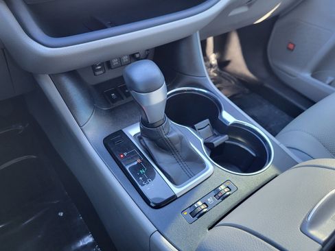 Used 2019 Toyota Highlander Limited Platinum image 12