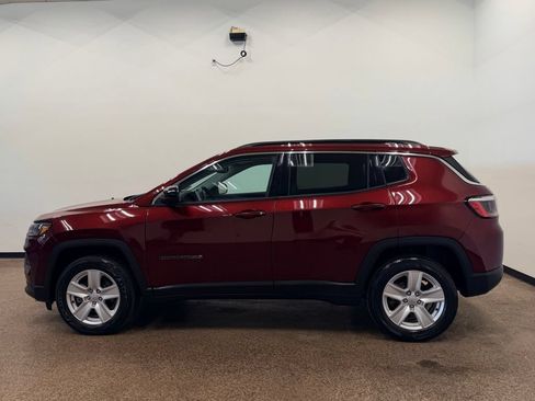 Used 2022 Jeep Compass Latitude w/ Convenience Group AWD/4WD image 2