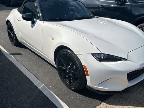 Used 2021 MAZDA MX-5 Miata Club image 2