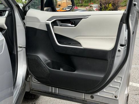 Used 2020 Toyota RAV4 XLE AWD/4WD image 33