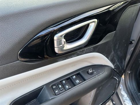 Used 2024 Jeep Compass Limited image 17