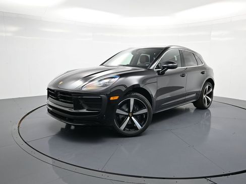 Certified 2026 Porsche Macan AWD/4WD image 28