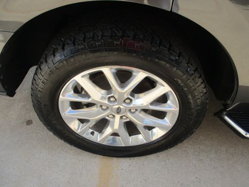 Used 2020 Ford Expedition XLT w/ Equipment Group 202A image 9