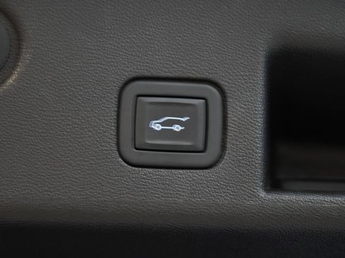 Used 2024 Chevrolet Equinox LT w/ LPO, Floor Liner Package FWD image 10