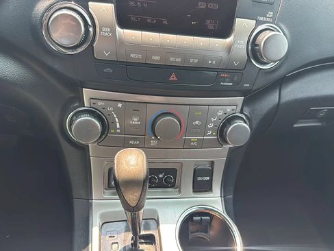Used 2012 Toyota Highlander SE w/ Tow Pkg FWD image 23