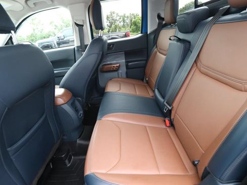 Used 2022 Ford Maverick Lariat FWD image 9