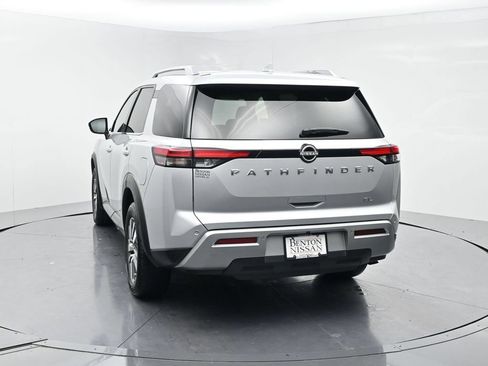 Used 2025 Nissan Pathfinder SL FWD image 18