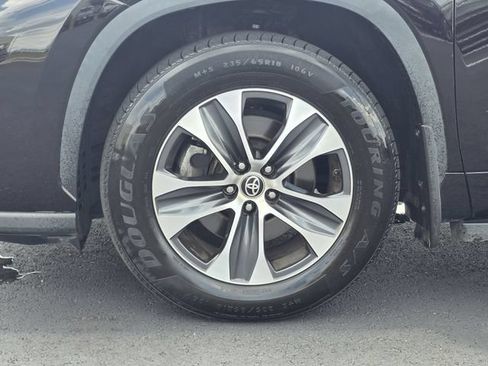 Used 2022 Toyota Highlander XLE FWD image 31