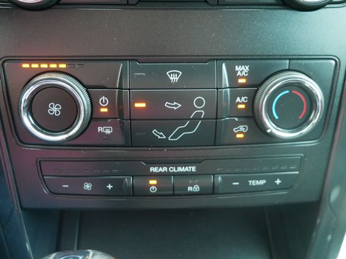 Used 2019 Ford Explorer XLT w/ Class III Trailer Tow Package AWD/4WD image 14