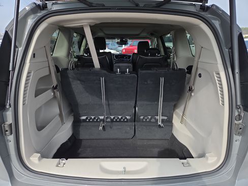 Certified 2023 Chrysler Pacifica Limited image 15