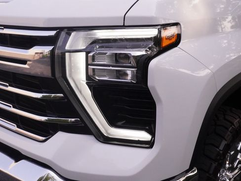 Used 2025 Chevrolet Silverado 2500 LTZ w/ LTZ Convenience Package AWD/4WD image 29