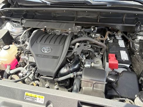 Used 2023 Toyota Highlander XSE FWD image 9