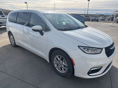 Certified 2023 Chrysler Pacifica Touring-L
