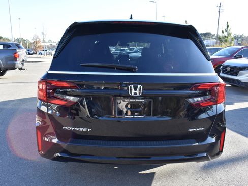 Certified 2025 Honda Odyssey Sport-L image 8