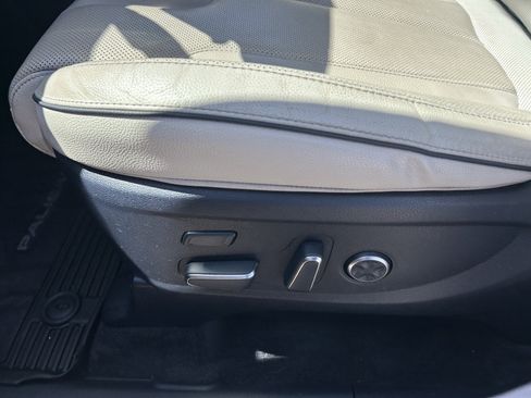 Used 2023 Hyundai Palisade Limited w/ Winter Package FWD image 15