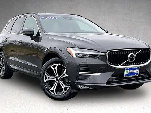 Used 2022 Volvo XC60 B5 Momentum w/ Climate Package image 3