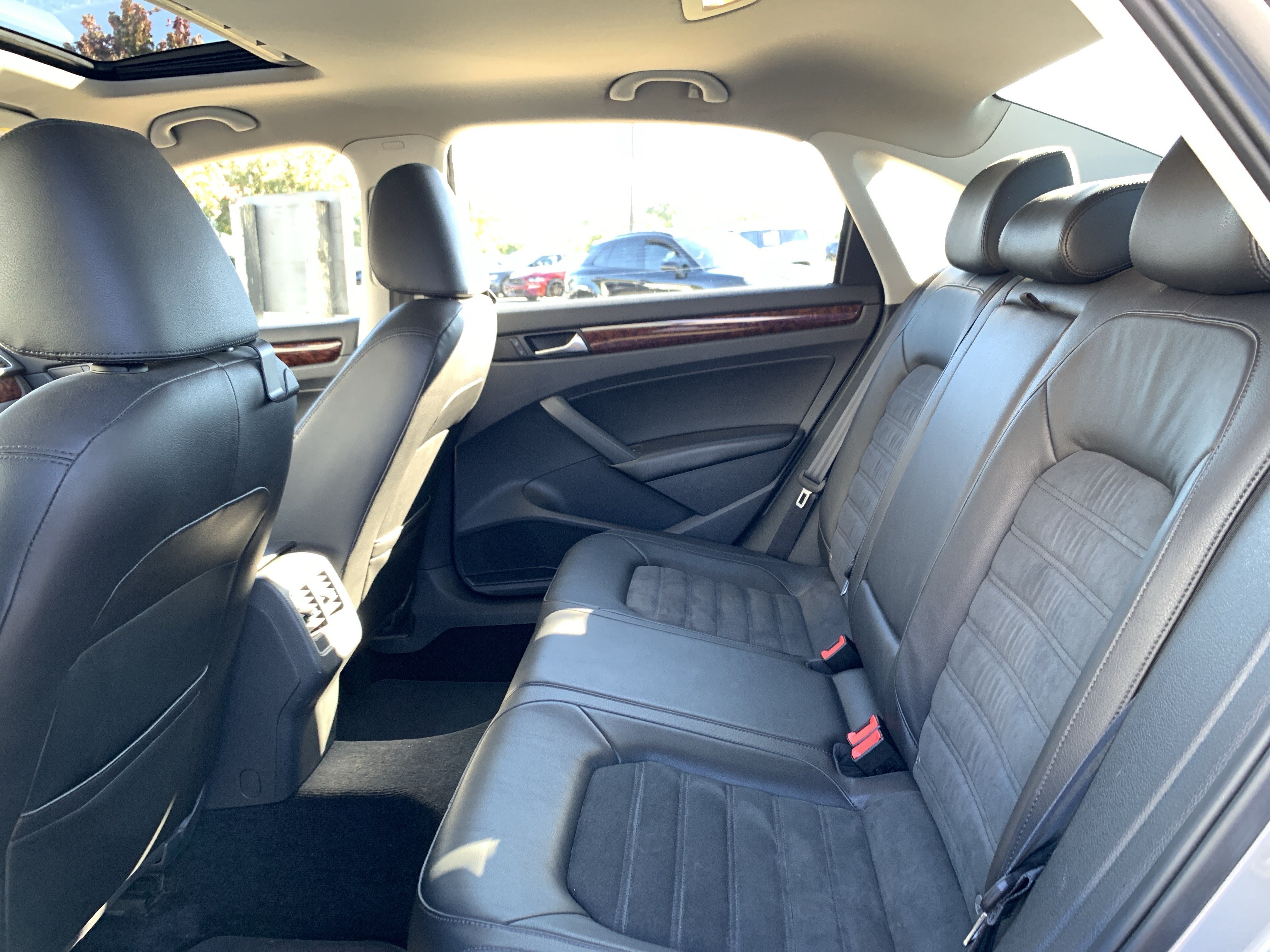 Used 2013 Volkswagen Passat 3.6 SEL Premium FWD image 32