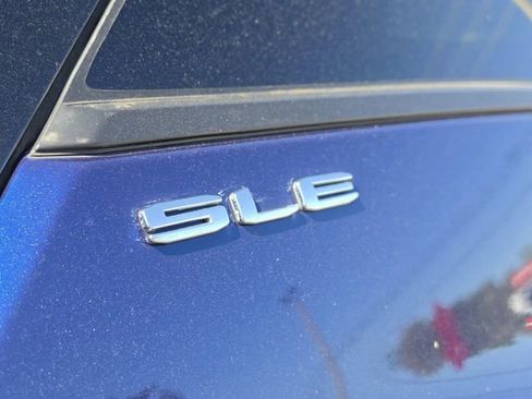 Used 2023 GMC Terrain SLE w/ Driver Convenience Package image 12