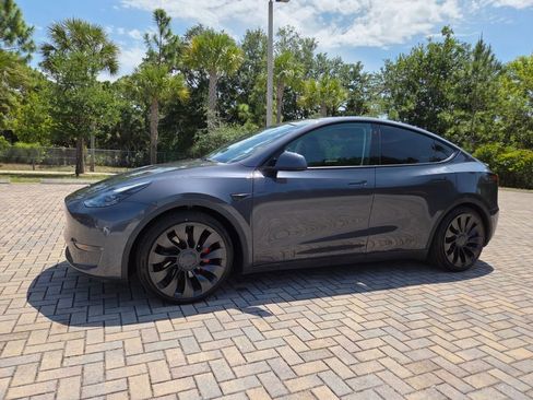 Used 2023 Tesla Model Y Performance AWD/4WD image 3