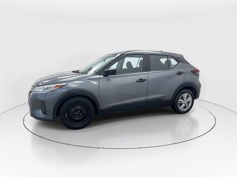 Used 2021 Nissan Kicks S image 4