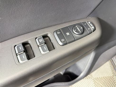 Used 2020 Kia Sportage S image 19