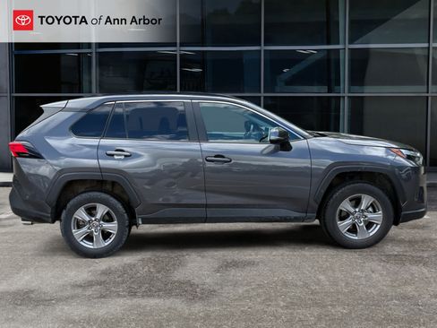 Used 2025 Toyota RAV4 XLE AWD/4WD image 5