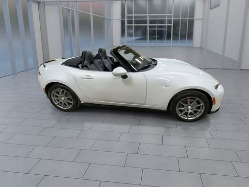 Used 2017 MAZDA MX-5 Miata Grand Touring w/ Appearance Package image 9
