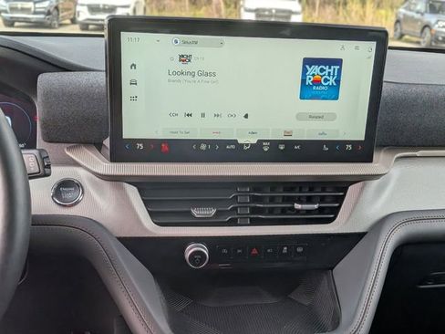 Used 2025 Ford Explorer Active w/ Active Comfort Package image 20