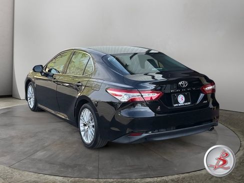 Used 2018 Toyota Camry XLE image 5