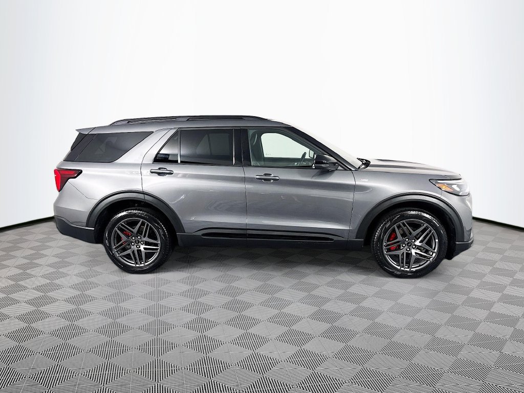 Used 2025 Ford Explorer ST-Line w/ ST-Line Street Pack AWD/4WD image 8