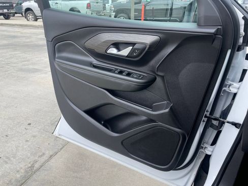 Used 2024 GMC Terrain SLE image 20