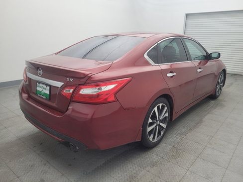 Used 2016 Nissan Altima 2.5 SR w/ Interior Lighting Package image 9