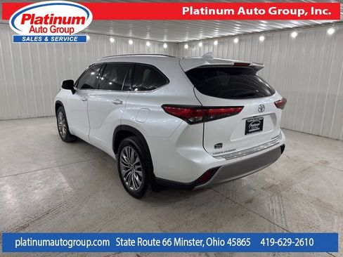 Used 2022 Toyota Highlander Platinum image 3