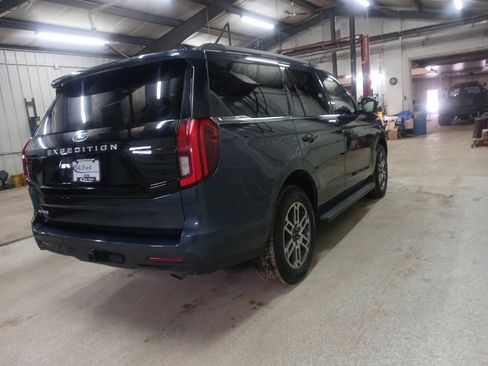 Certified 2025 Ford Expedition Active image 4