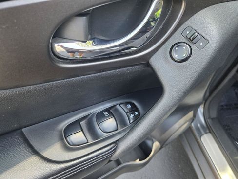Used 2015 Nissan Rogue SV w/ SV Moonroof Package FWD image 14