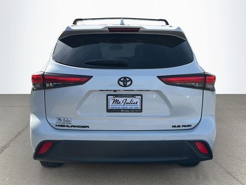 Used 2022 Toyota Highlander XLE image 5