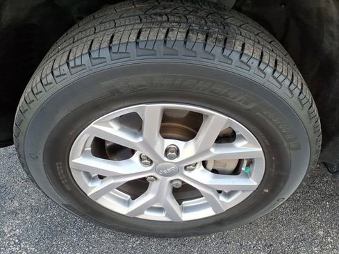 Used 2022 Jeep Grand Cherokee L Limited image 13