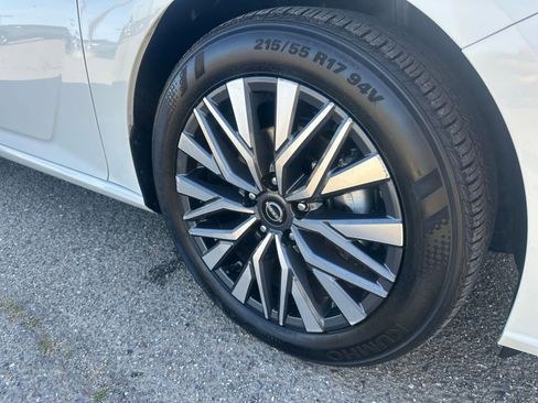 Used 2025 Nissan Altima 2.5 SV image 31